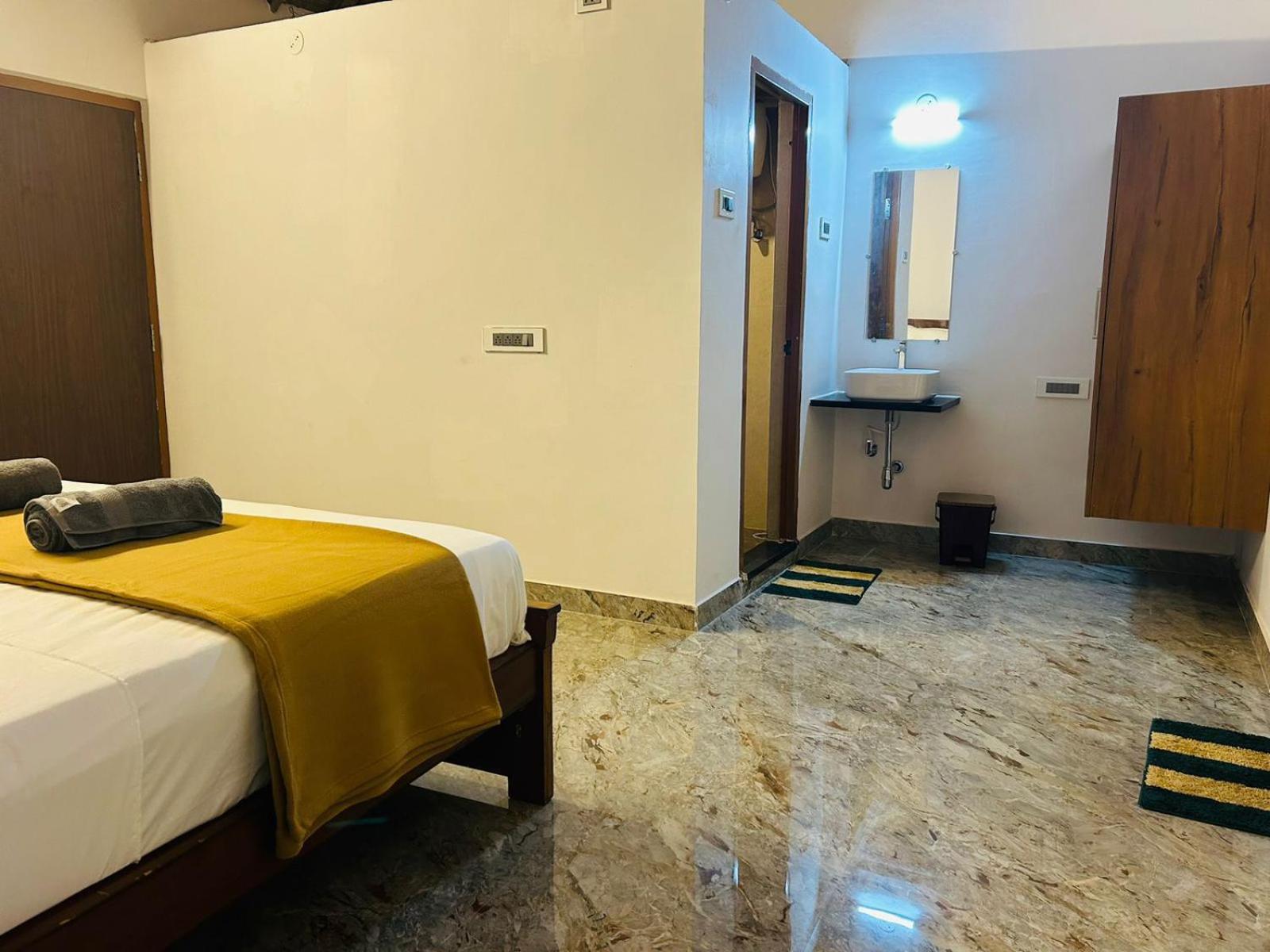 Hampi Village Resort & Tutti Cafe Экстерьер фото