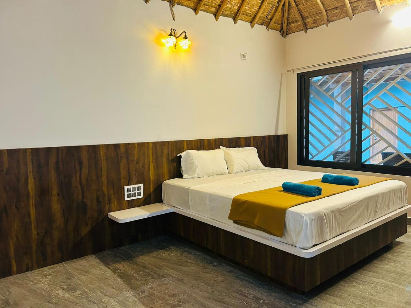Hampi Village Resort & Tutti Cafe Экстерьер фото