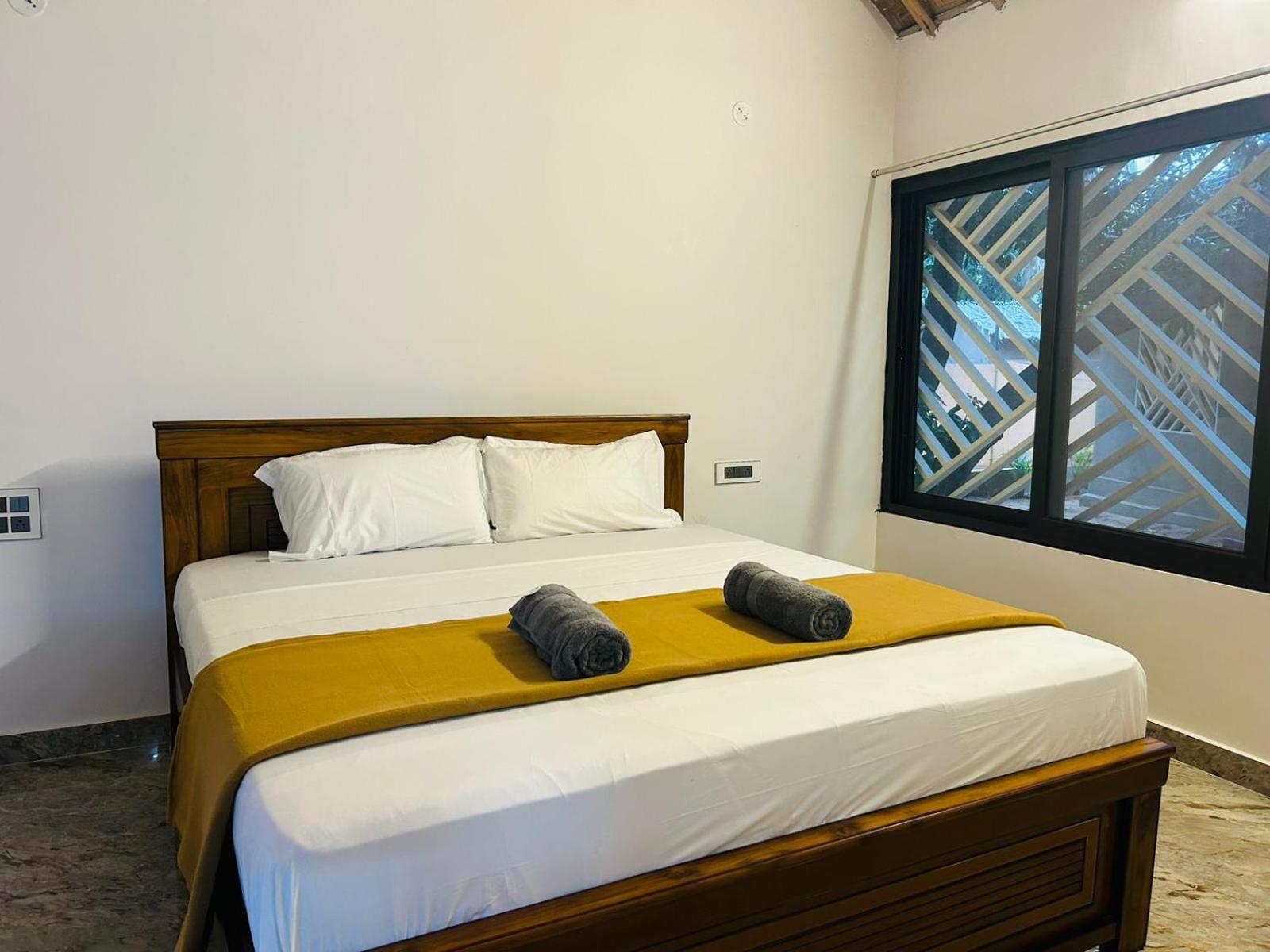 Hampi Village Resort & Tutti Cafe Экстерьер фото