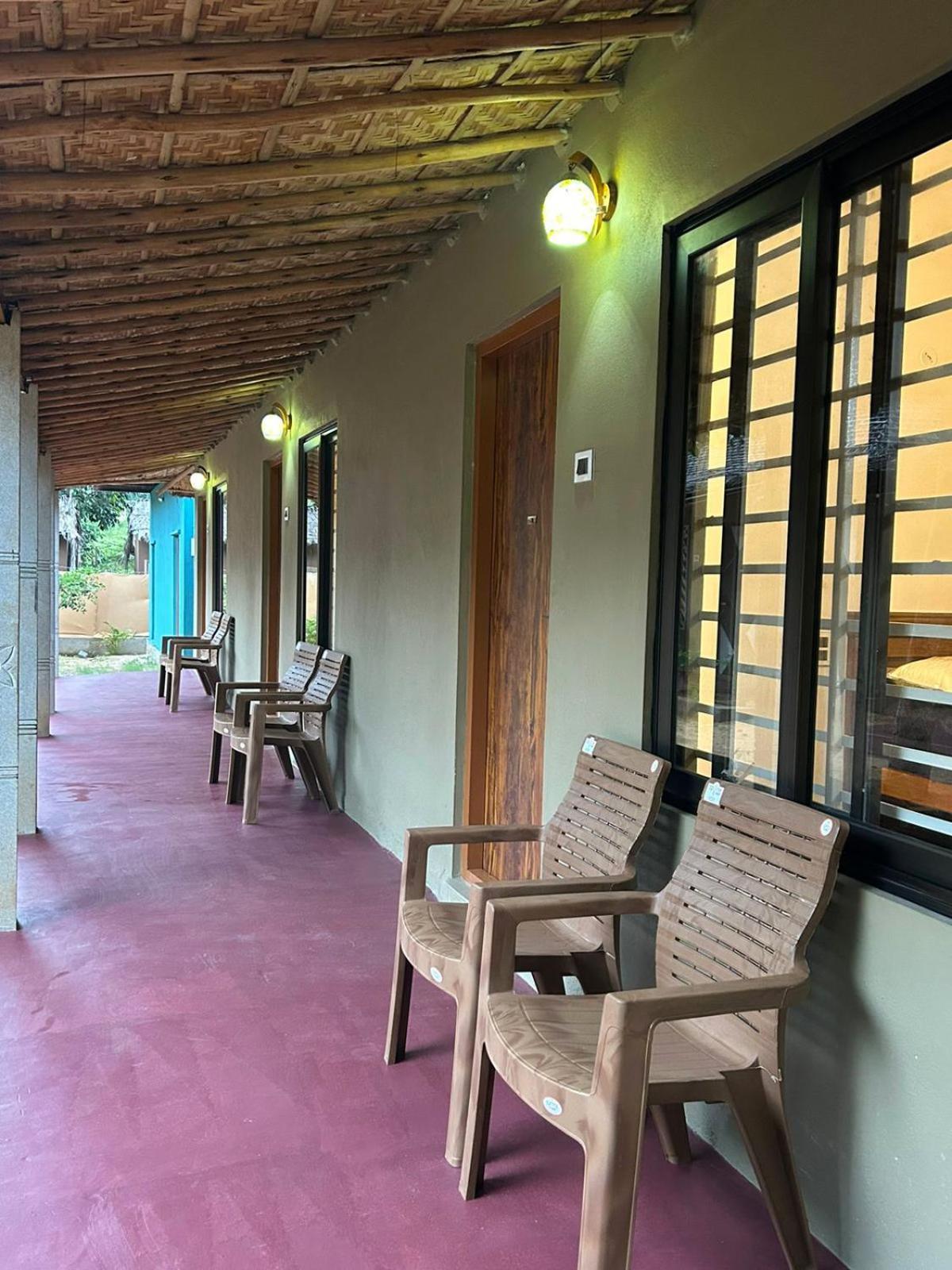 Hampi Village Resort & Tutti Cafe Экстерьер фото