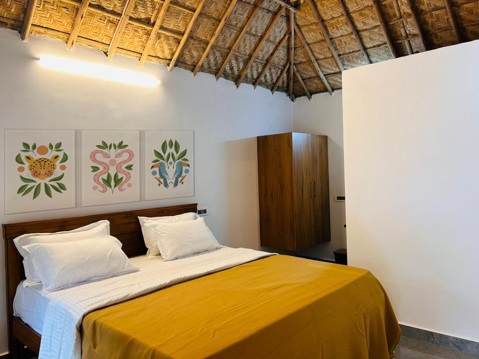 Hampi Village Resort & Tutti Cafe Экстерьер фото