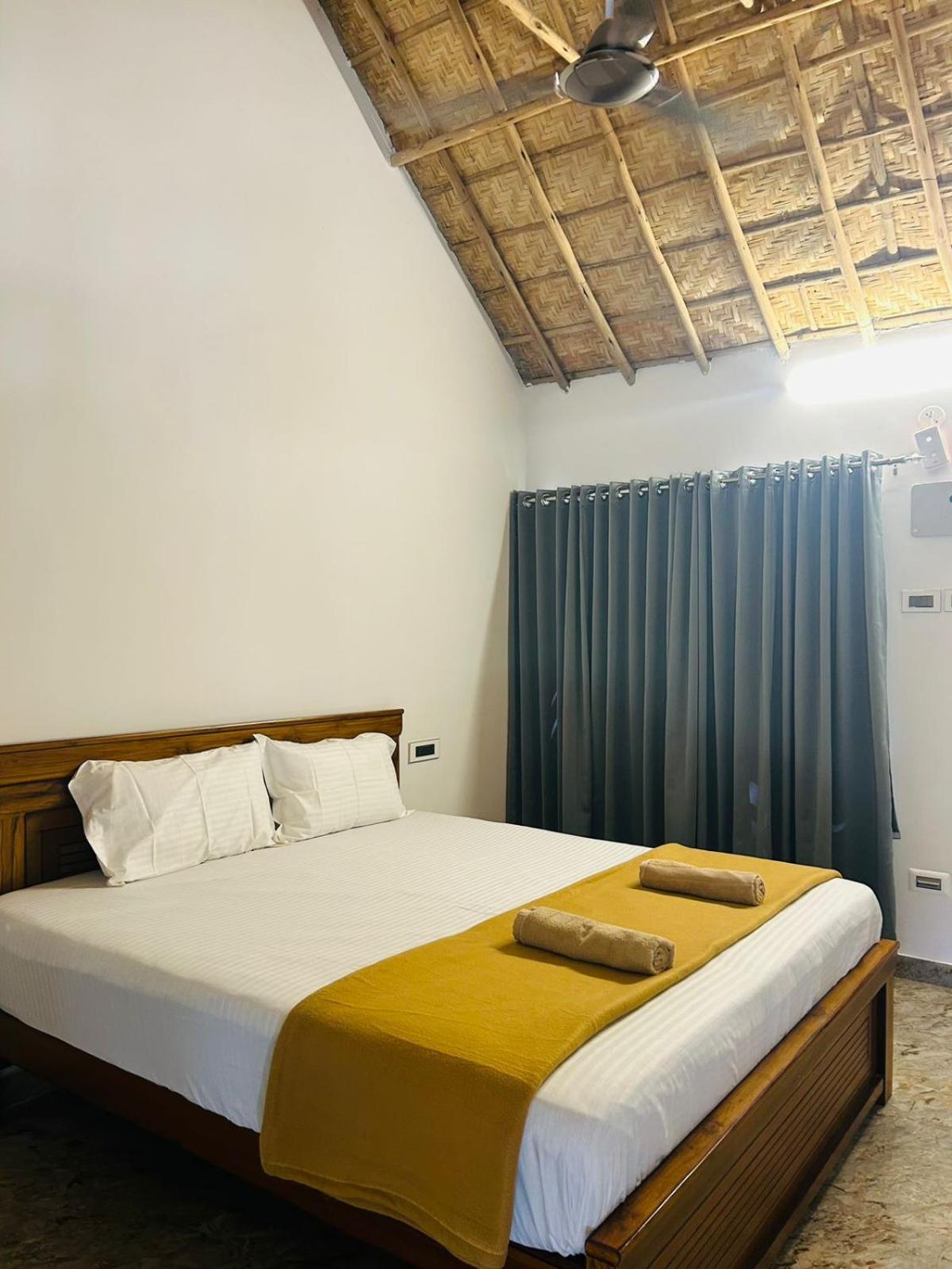 Hampi Village Resort & Tutti Cafe Экстерьер фото