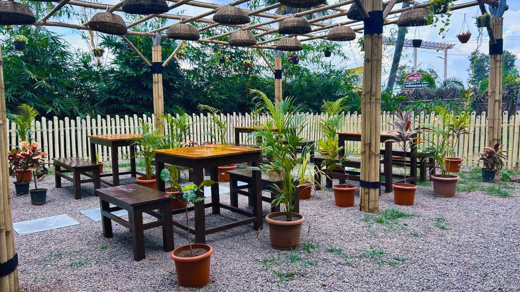Hampi Village Resort & Tutti Cafe Экстерьер фото