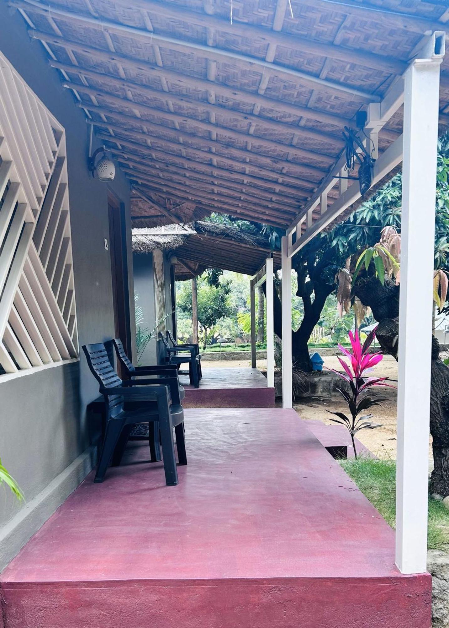Hampi Village Resort & Tutti Cafe Экстерьер фото
